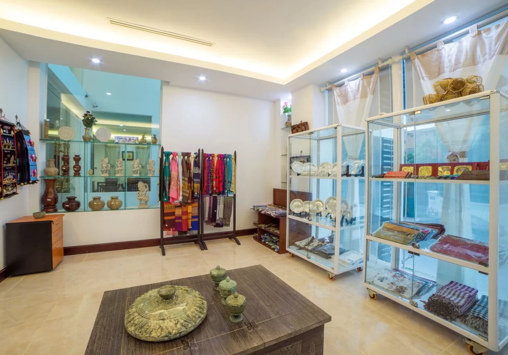 Phnom Penh Katari Hotel SOUVENIR SHOP3