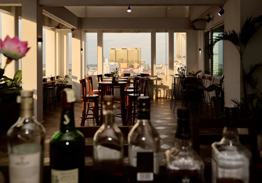 Phnom Penh Katari Hotel Sky Bar14