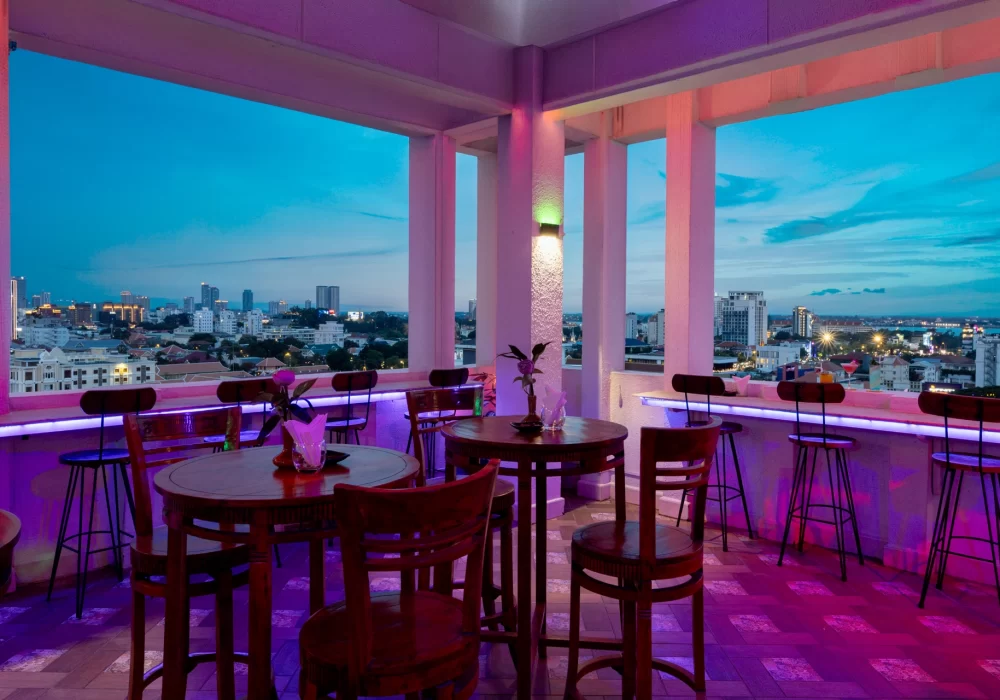 Phnom Penh Katari Hotel Sky Bar15